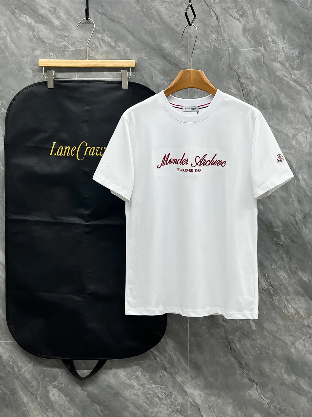 Moncl 26ss Moncler Series T ，， Logo+“Monestier-de-Clermont France Est.1952” ， ， Classic ， ， 。 Premium、 ， ； Black White Sizes：S-2XL